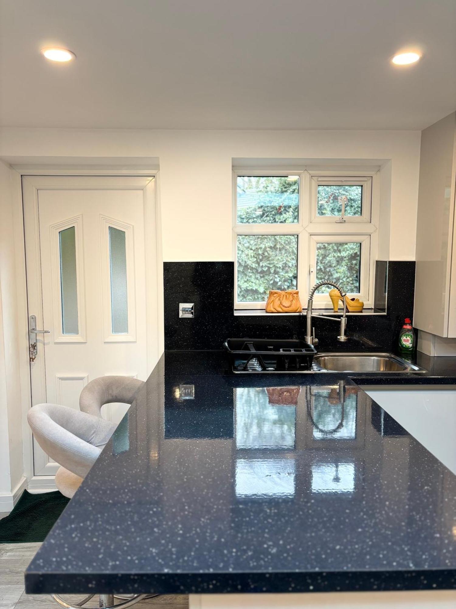 היי וויקומב Newly Build 2Br Property With Free Parking מראה חיצוני תמונה